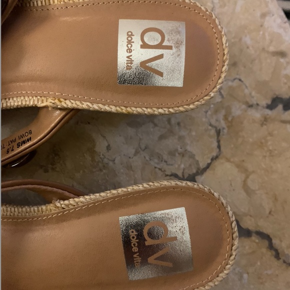 NWOT Size 7.5 Dolce Vita Gold and Gem Studded Sandals - Picture 8 of 9